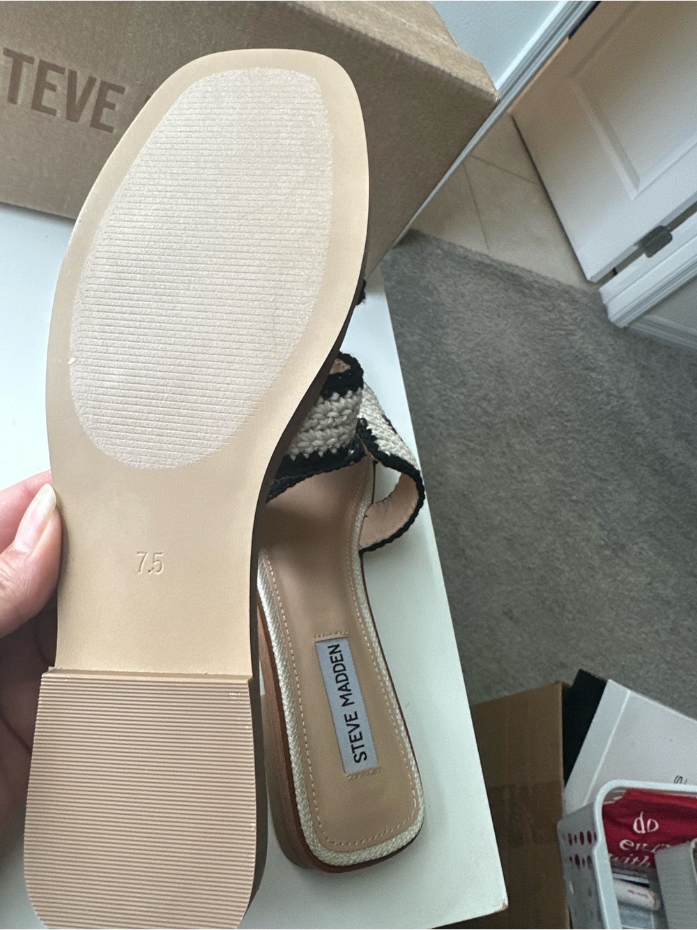 Steve Madden Cream Hayden Crochet Slide Sandals with Black Trim 7.5 - Picture 4 of 6